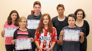 <p>In Englisch sind sie klasse: Für ihr gutes Abschneiden beim "Big Challenge" erhalten die Jahrgangsbesten der EKS eine Urkunde. Sarah Ofenloch schaffte bundesweit sogar den dritten Platz.</p>