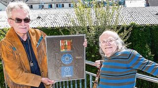 <p>Vorgestern Leutershausen, gestern Schengen: Liedermacher Fido Vagash (links) und Musikproduzent Claus Dittmar überreichten in Luxemburg ihre CD mit dem "Europa-Lied".</p>