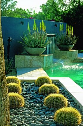 <p>In klaren Formen und Linien ist ein moderner Garten angepflanzt. Dazu wünschen sich viele einen Pool.</p>