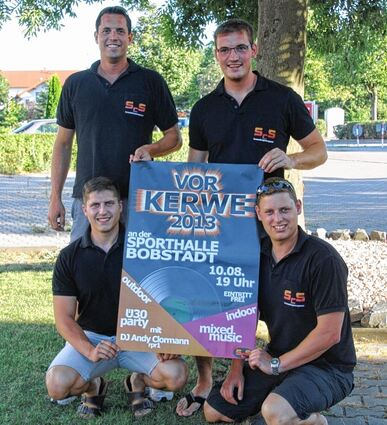 <p>Kümmern sich um die Bobstädter Kerwe: Sven Molitor (v.l., vorne), Sebastian Kaiser, Dennis Knapp (hinten) und Christian Ludwig.</p>
