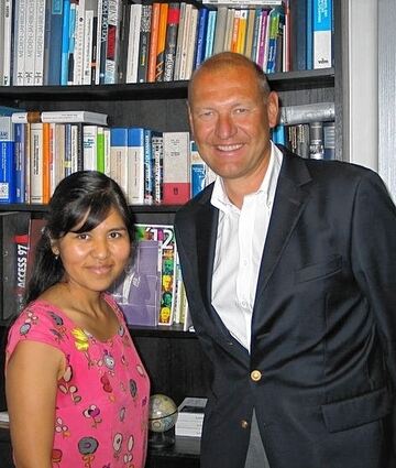 <p>Preisträgerin Romero Cruz und "MM"-Geschäftsführer Dr. Jansen.</p>