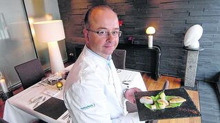 <p>Sternekoch Manfred Schwarz verlässt nach zehn Jahren die Stadt. "Schwarz das Restaurant" schließt zum Jahresende.</p>