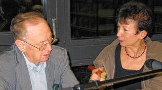 <p>"MM"-Redakteure in der Stadtbibliothek: Der ehemalige Kulturjournalist Joachim Hemmerle im humorvollen Dialog mit seiner Kollegin Waltraud Kirsch-Mayer.</p>