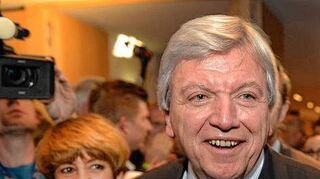 <p>Ministerpräsident Volker Bouffier freut sich über den Wahlerfolg.</p>