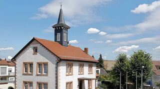 <p>Im kommenden Jahr soll die Sanierung des Alten Rathauses in Bobstadt in Angriff genommen werden.</p>