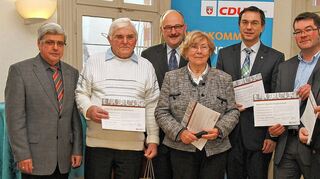 <p>Ehrungsreigen: Walter Wiedemann (v.l.), Heinrich Rose, Dr. Michael Meister, Marianne Strecker, Alexander Bauer, Jürgen Eberle und Herbert Bauer.</p>