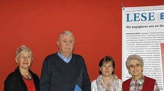<p>Ria Wilhelm mit Tochter Katja und Horst Hölzer mit Ehefrau Marianne (l.).</p>
