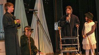<p>Mit einem Theaterstück sorgt der Harmonie-Nachwuchs für besinnliche Stimmung bei der Weihnachtsfeier. Auch der Nikolaus kommt zu Besuch.</p>