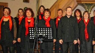 <p>Der Chor "Friday upstairs" begeisterte bei seinem Konzert mit Gospels und neuen geistlichen Liedern.</p>