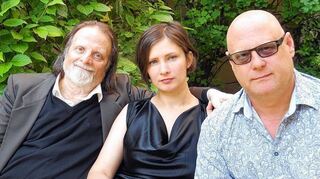 <p>Gruppenbild mit Dame (v.l.): US-Pianostar Richie Beirach mit Pianistin Regina Litvinova und Drummer Christian Scheuber.</p>