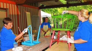 <p>Dank "Wir schaffen was" wird neben Glashaus und Raum "Zebra" auch das Pumpenhaus im Ladenburger Reinhold-Schulz-Waldpark bald für Initiativen nutzbar sein. Rund 20 Teilnehmer haben nach 2012 erneut fleißig mit angepackt. Unter anderem wurden Stühle gestrichen.</p>