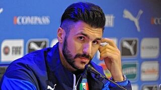 <p>Der gebürtige Darmstädter Roberto Soriano steht derzeit beim italienischen Erstligisten Sampdoria Genua unter Vertrag. Nun durfte er zum ersten Mal für Italiens A-Nationalmannschaft aufs Feld.</p>