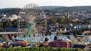 <p>Der Dürkheimer Wurstmarkt ist das größte Weinfest der Welt und hatte bislang keine Sperrstunde - das wird sich künftig ändern.</p>